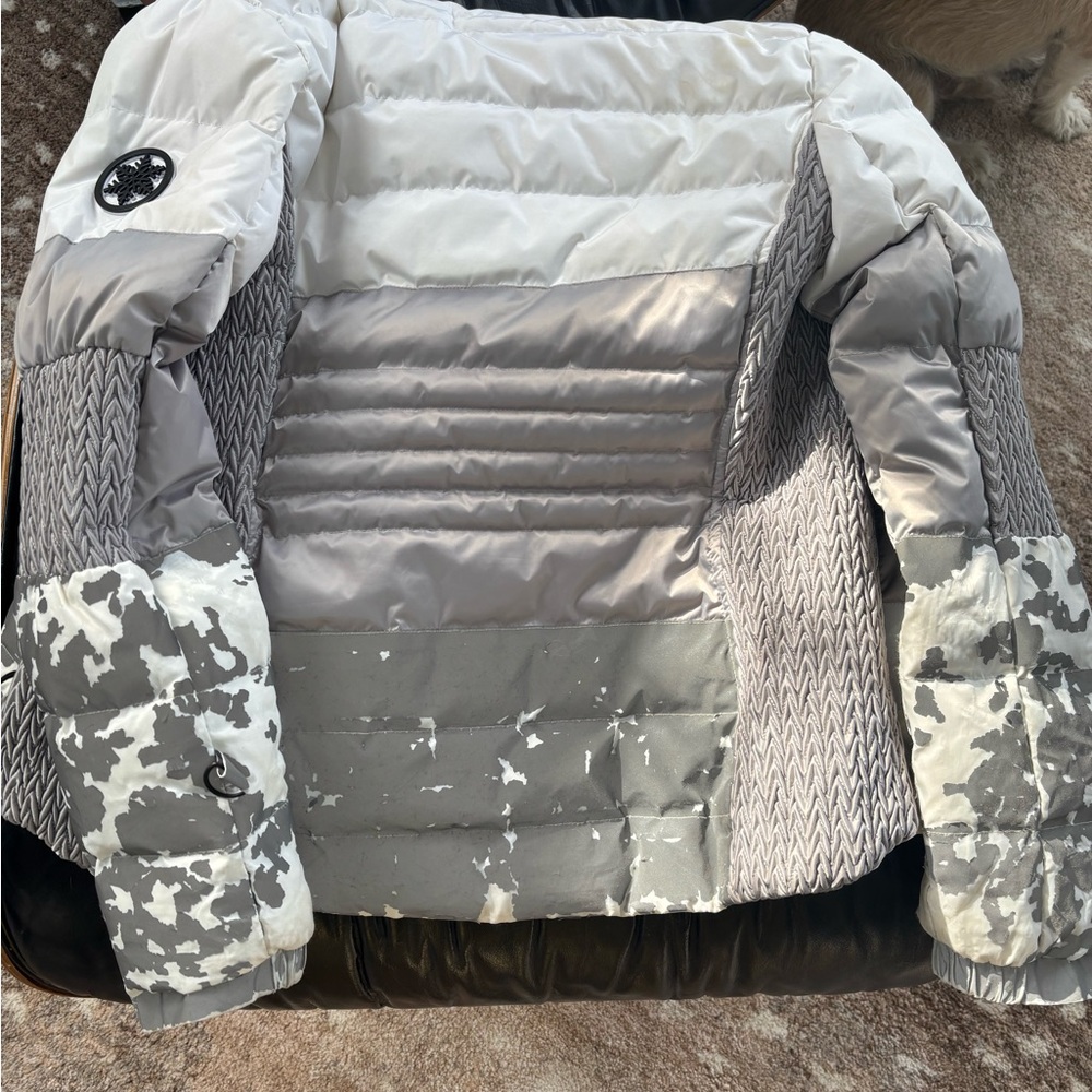 Size small. Super comfortable. - image 5